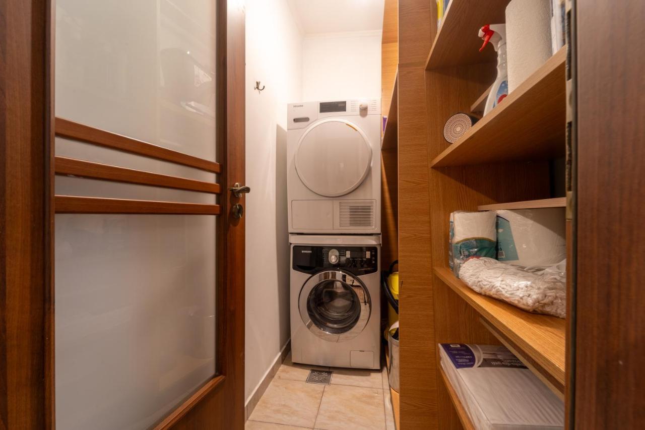 Spacious 3 Rooms 5* Mansion Near Muzeului Square. Free Parking クルージュ＝ナポカ エクステリア 写真